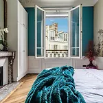 Luxurious Penthouse Near Champs Elysees And Front Of Eiffel Tower In Heart Of Paris 8