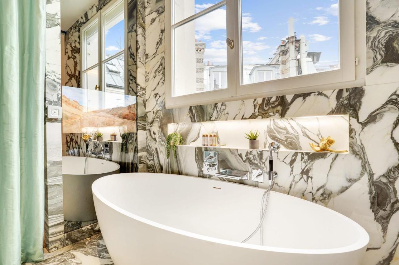 Luxurious Penthouse Near Champs Elysees And Front Of Eiffel Tower In Heart Of 8 Apartment Paris