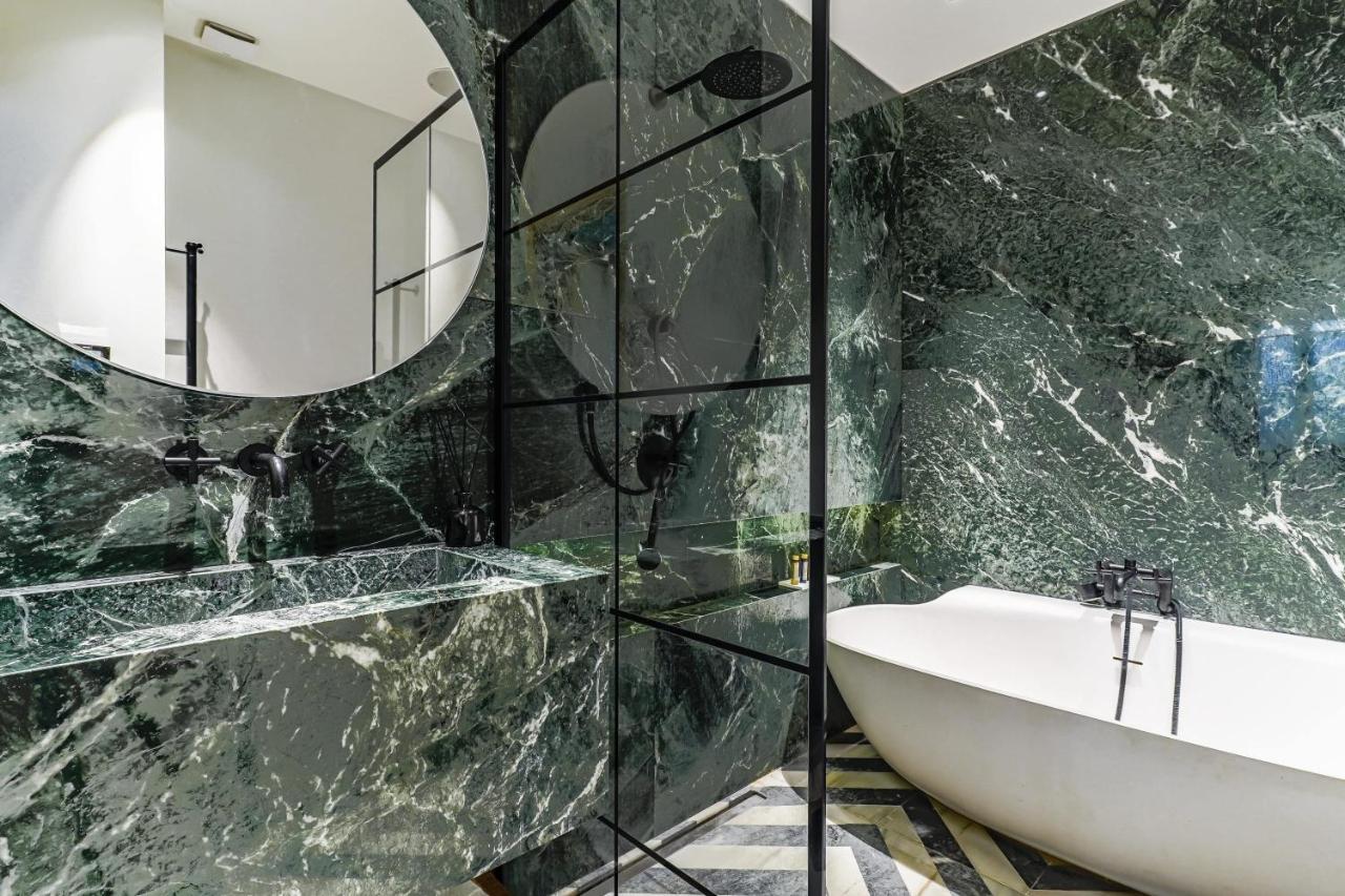 Luxurious Penthouse Near Champs Elysees And Front Of Eiffel Tower In Heart Of 8 *